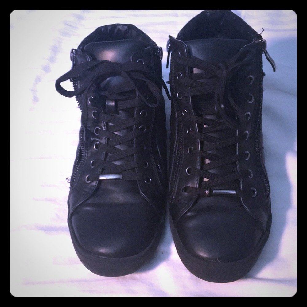 Black fake leather boots